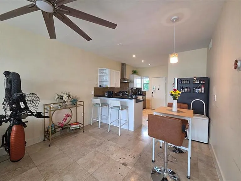 1045 Lenox Ave #6 — Photo 4