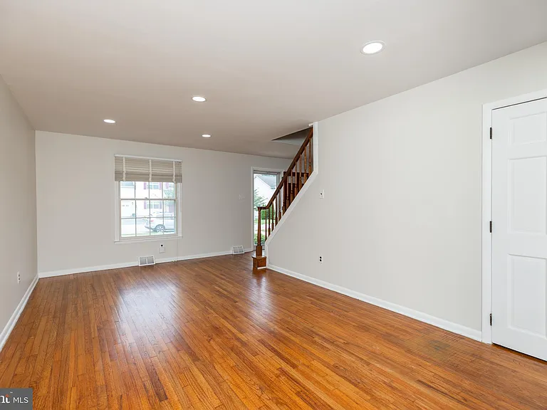 410 Woodlawn Ave — Photo 19