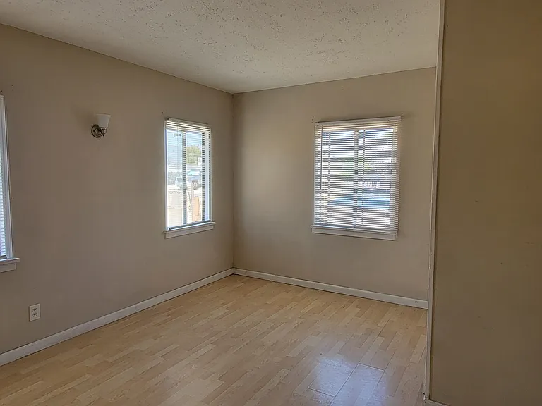 1201 S Electric Ave — Photo 3