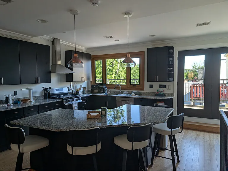 1032 Lamont St NW #B — Photo 3