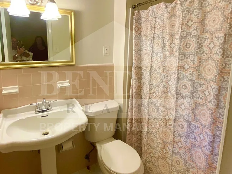 2300 Oakland Dr NW — Photo 10