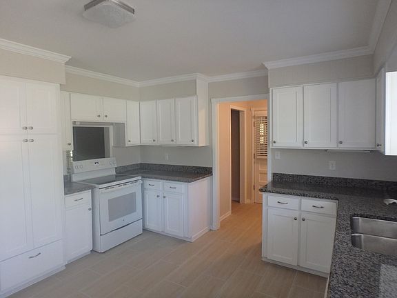 5th image of 1914 S Beechwood Dr