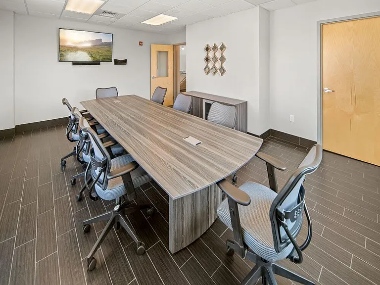 100-york-amenities-interiors-9r
