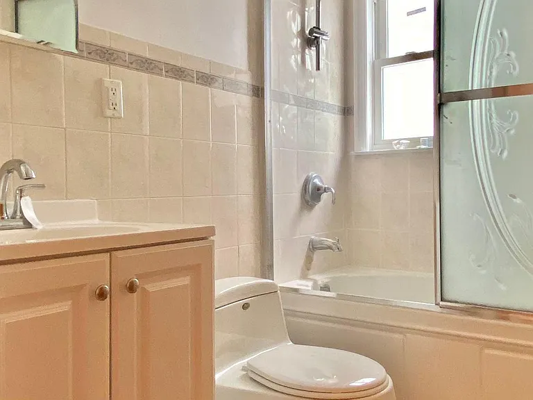 16463 Underhill Ave — Photo 1