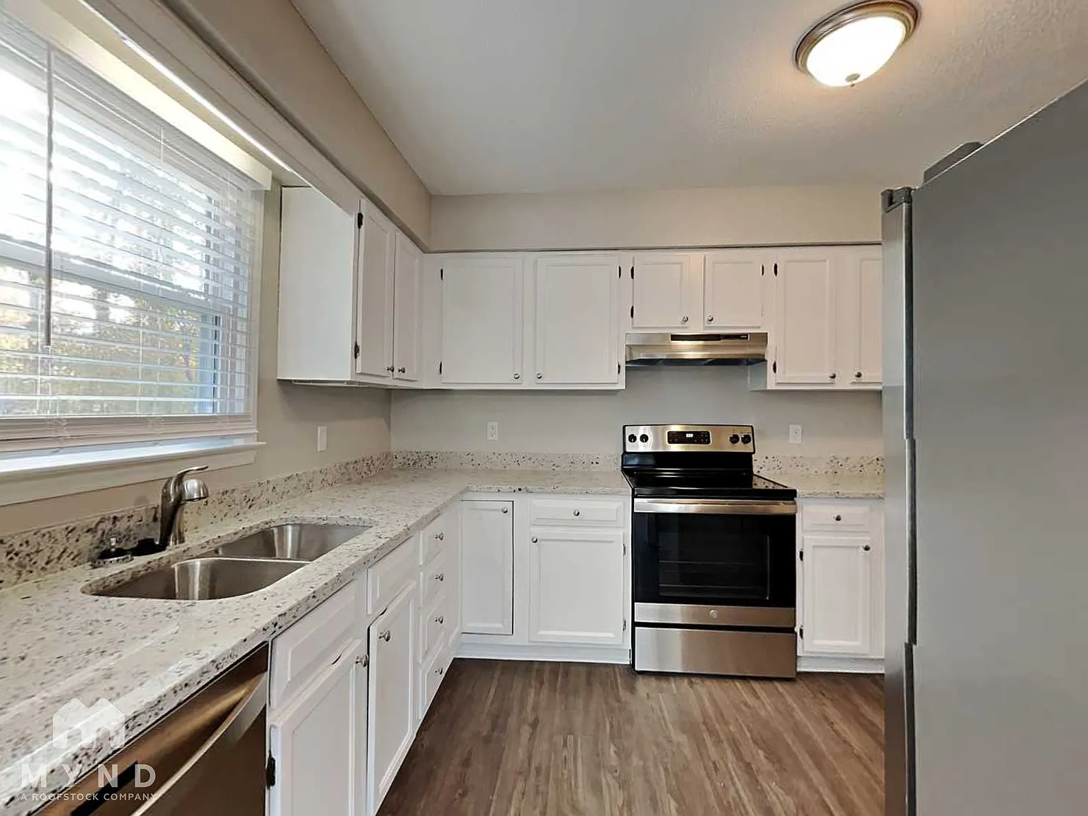 3 bed, 2.0 bath, 1210 sqft, $1,795 — Photo 2