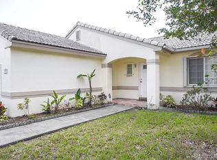 15950 SW 74th St, Miami, FL 33193