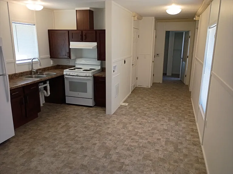426 Stimpson Rd — Photo 4