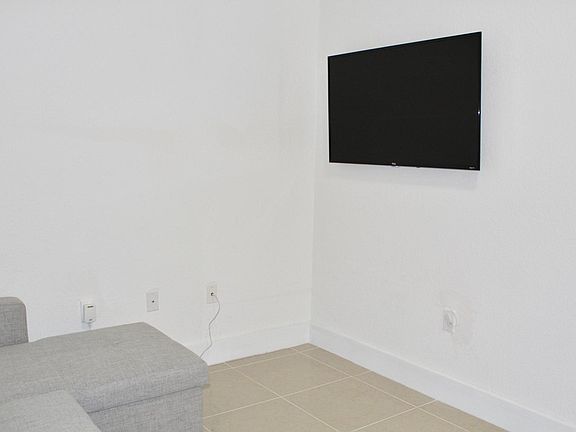 4th image of 971 W Flagler St APT 17