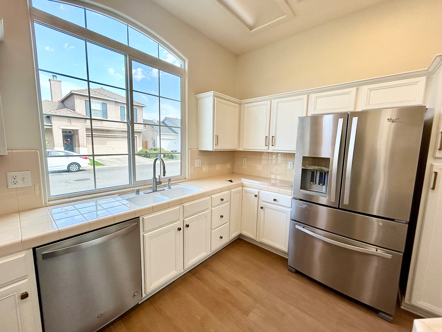 2 bed, 2.5 bath, 1546 sqft, $2,295 — Photo 3