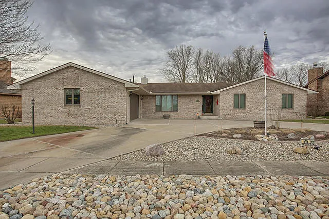416 Moraine Dr photo 1