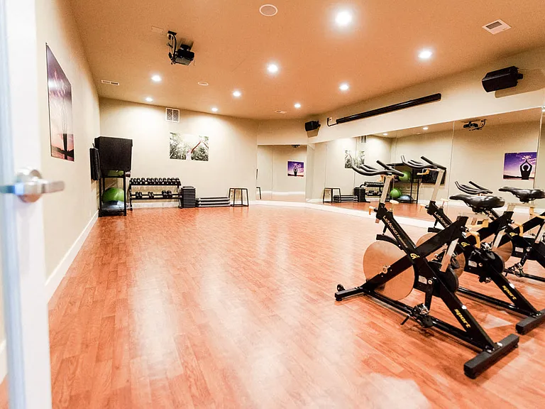 Kent Apartments - Signature Pointe Apartment Homes - Yoga Room 2