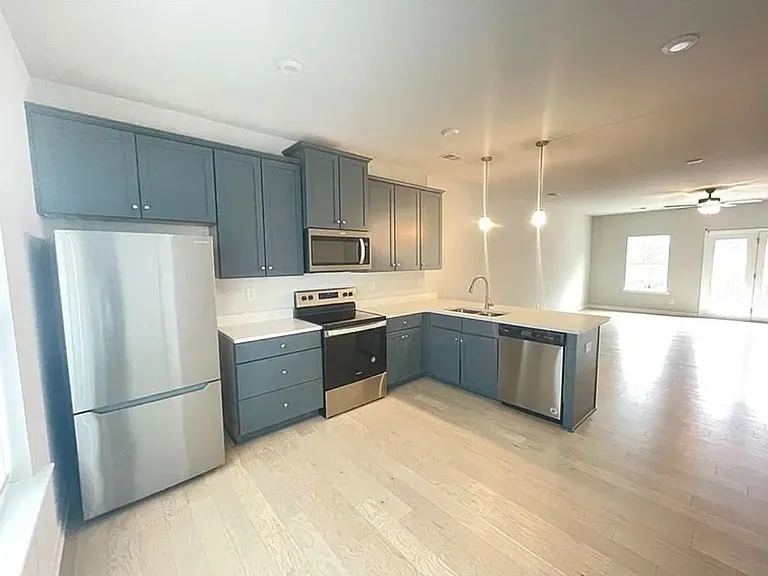 2623 Hedgeway Cir — Photo 2