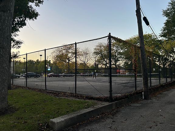 4th image of 1749 W Chase Ave