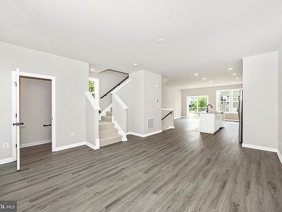 3rd image of 102 Spring Bank Way