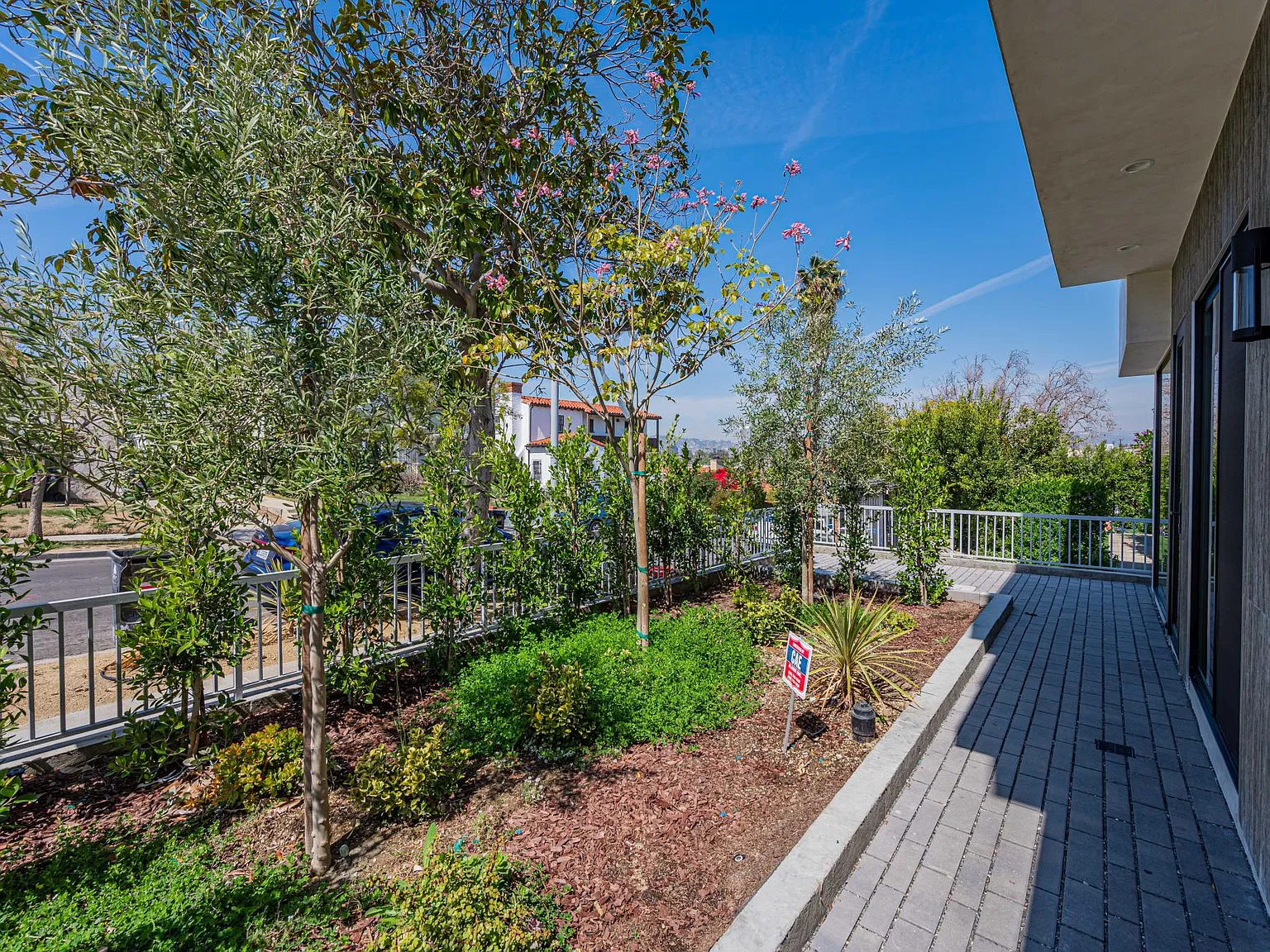 1846 S Cochran Ave — Photo 4
