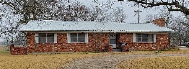 1st image of 700 Gladys St