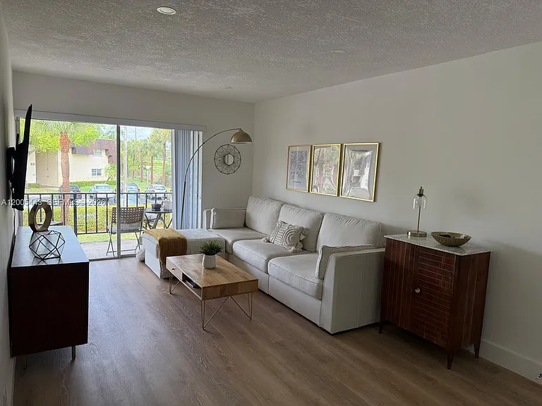 9006 SW 137th St #18 — Photo 4