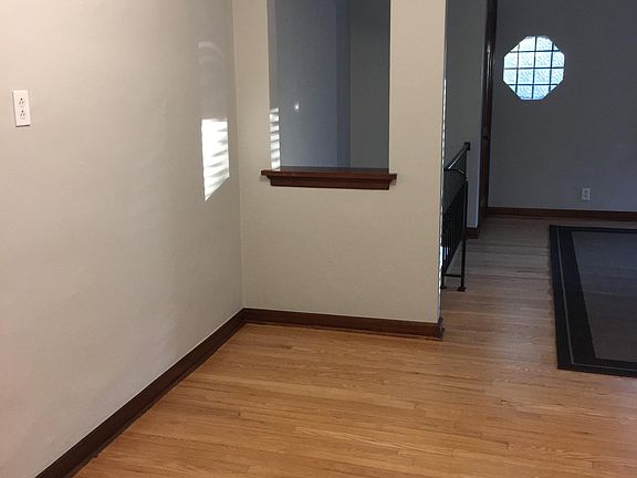 3rd image of 6355 Sutherland Ave #2F