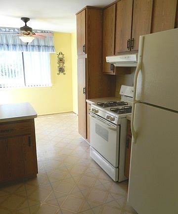 3rd image of 268 Mayfair Ln Unit A2