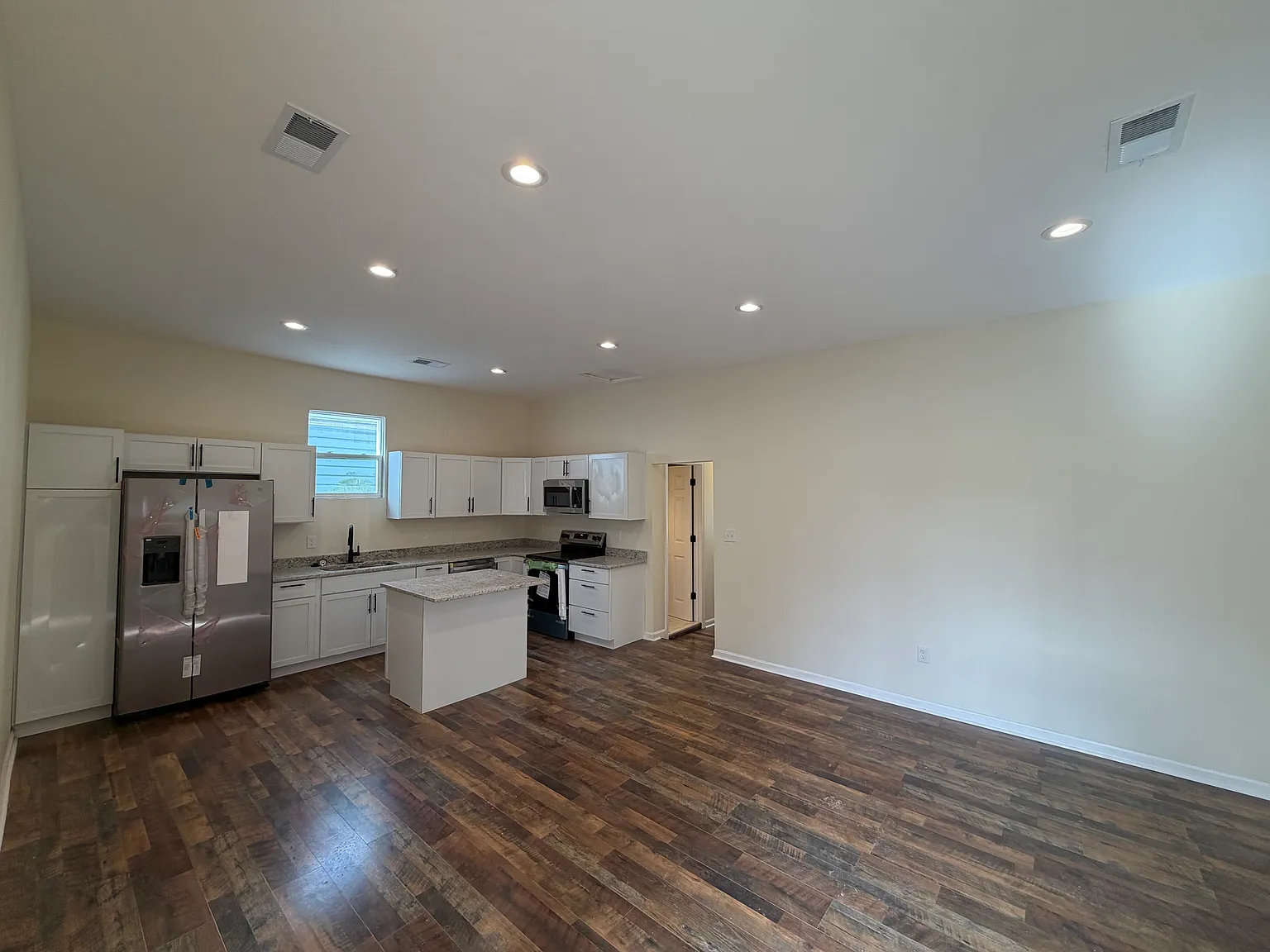 2403 Bank St — Photo 4