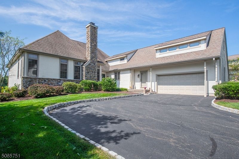 1st image of 30 Troon Dr