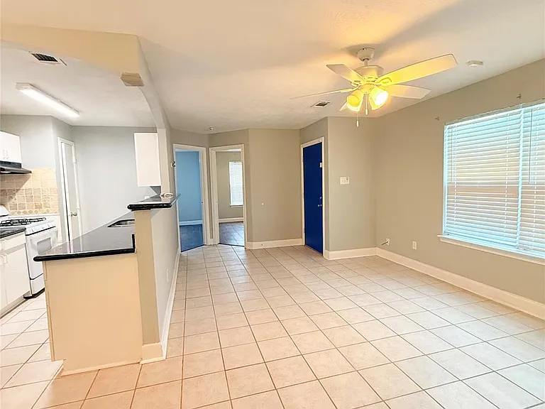 320 Willowick St — Photo 5