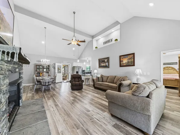 522 Spring Water Dr, Summertown, TN 38483