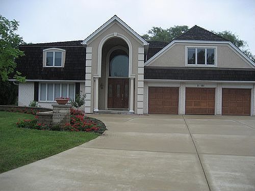 Oak Brook, Front
