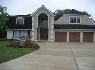 2S581 Avenue Latour, Oak Brook, IL