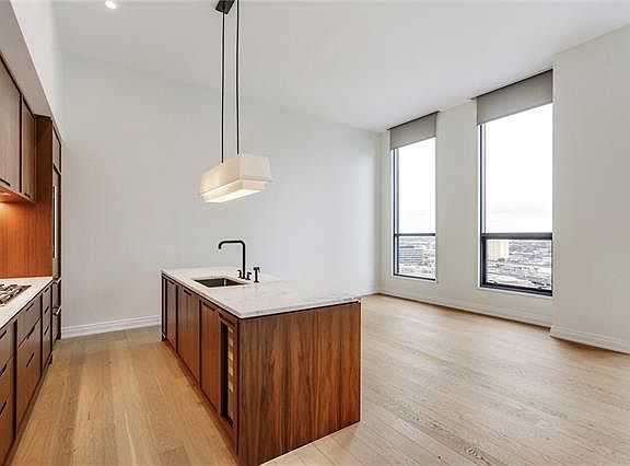 5th image of 1001 Julia St APT 6G