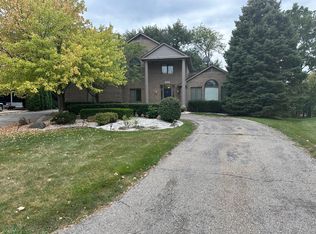 2025 W Dell Rose Dr, Bloomfield Hills, MI