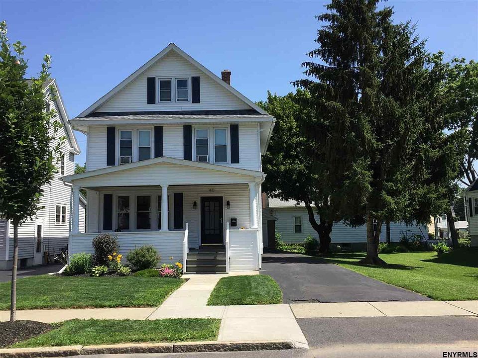 1st image of 40 Oakwood St