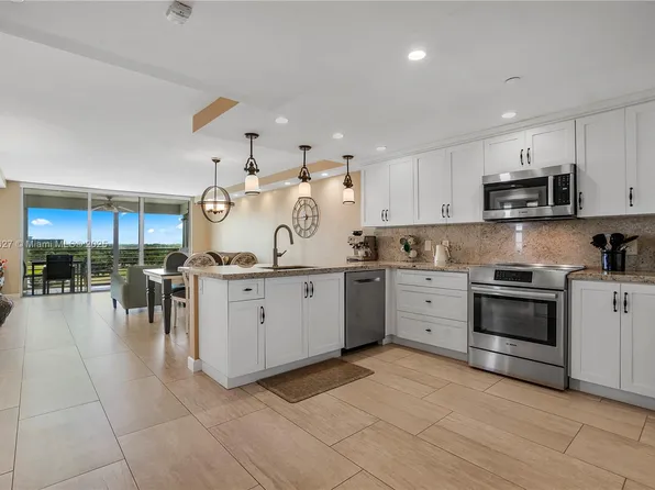 3520 Oaks Way APT 810, Pompano Beach, FL 33069