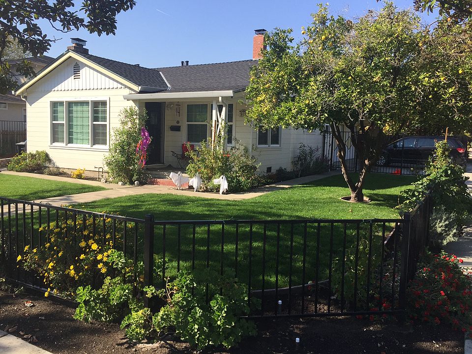 1st image of 902 Roosevelt Ave