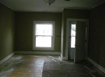 4th image of 327 N Residence St