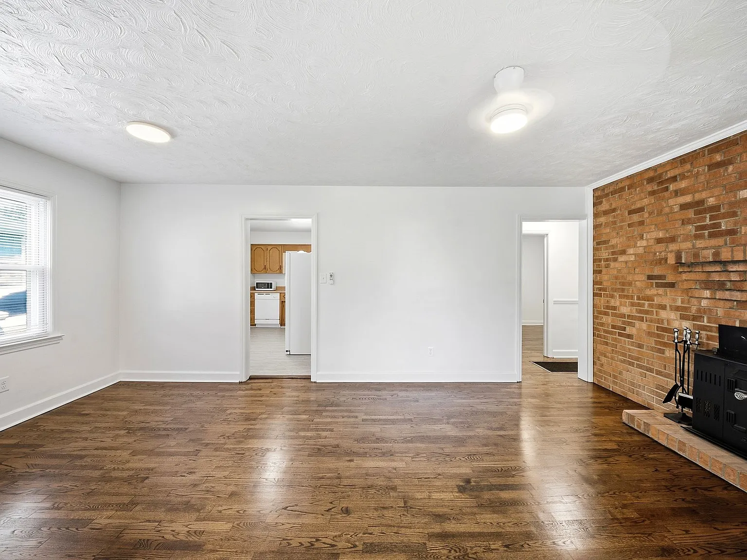 3 bed, 1131 sqft, $1,400 — Photo 4