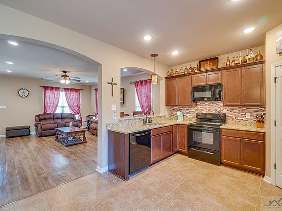 5th image of 403 Cypress Garden Dr