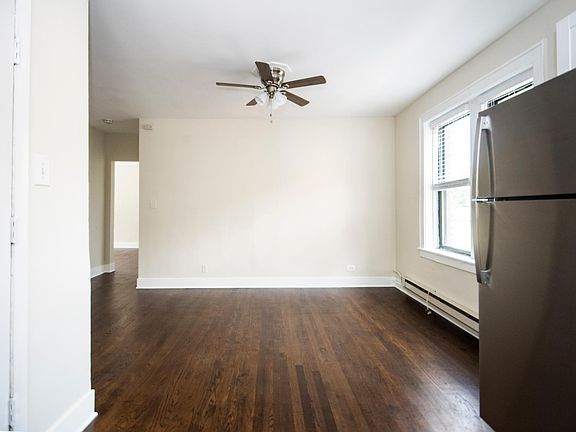 3rd image of 3845 N Greenview Ave #38453N1