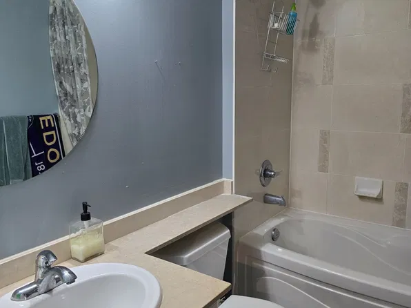 16 Yonge St Unit 508, Toronto, ON M5E 2A1