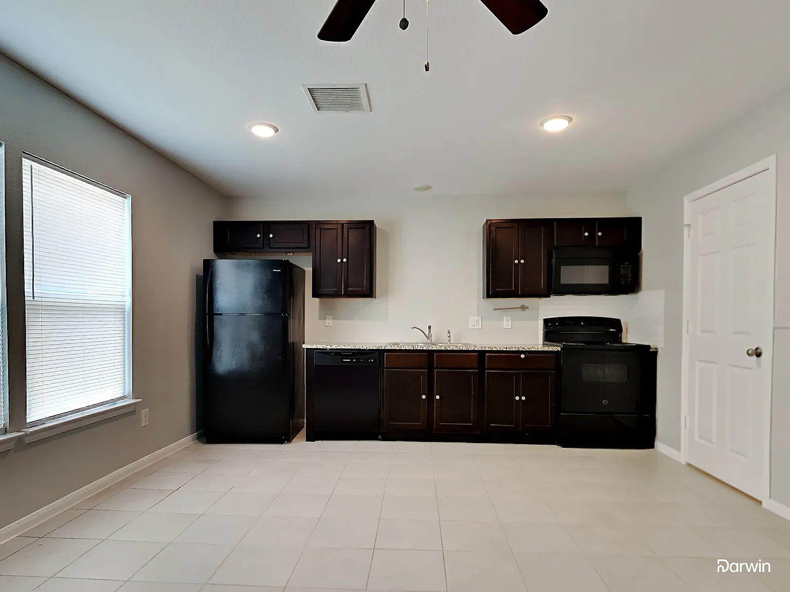 3 bed, 2.0 bath, 1106 sqft, $1,325 — Photo 3