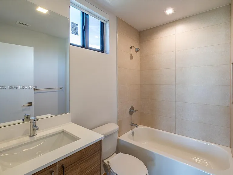 1376 SW 4th St #401 — Photo 9