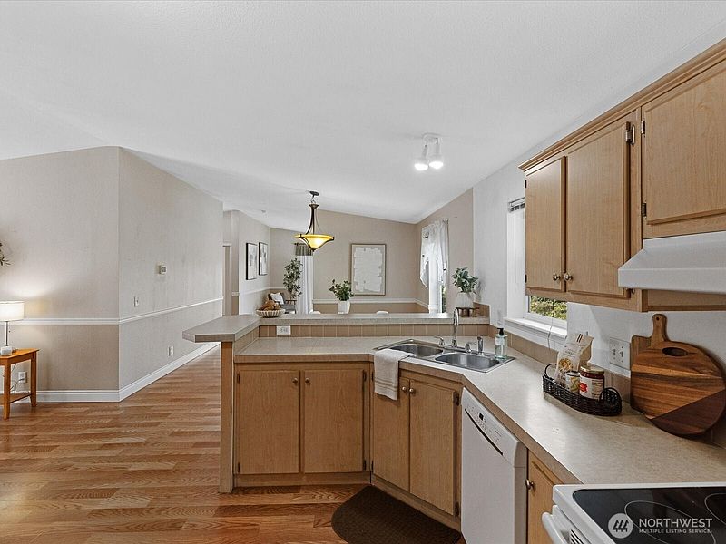 3rd image of 12608 NE Hollyhills Drive