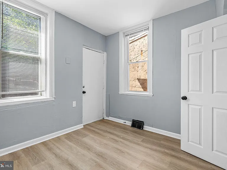 1638 W Juniata St — Photo 7