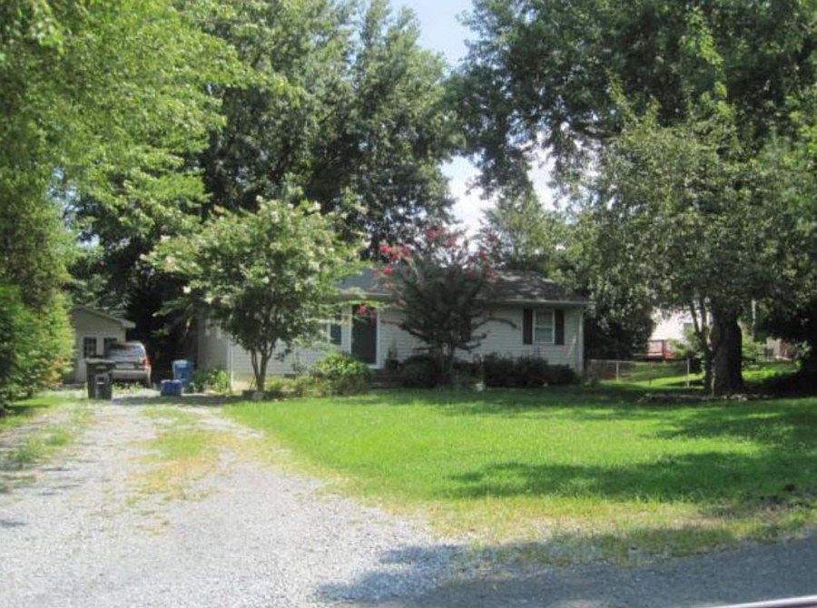 1st image of 117 Thompson Ave