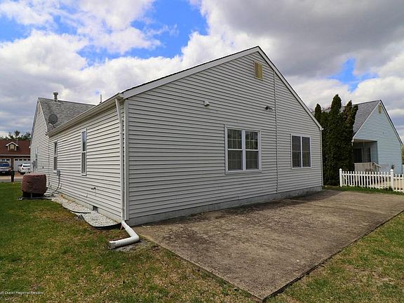 4th image of 42 Trent Dr