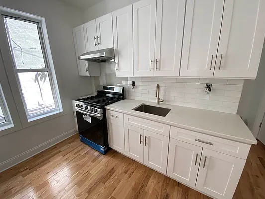 Rented by Premier Metro Realty Corp | media 13