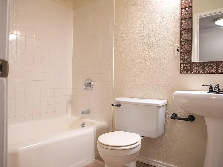 1325 Smilax Ave — Photo 16