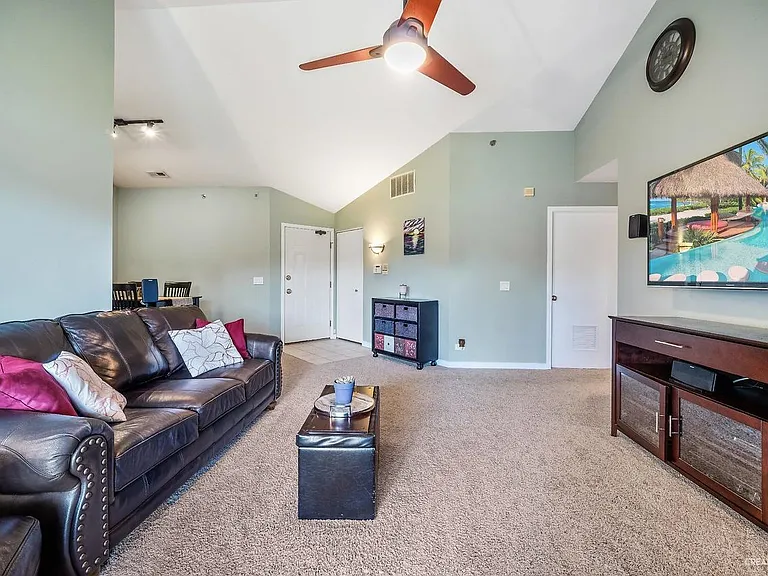 5S510 Scots Dr #17D — Photo 3