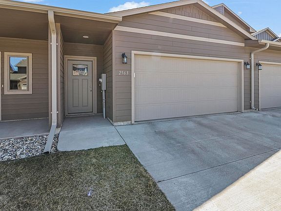 3rd image of 2563 E Meadowside Pl