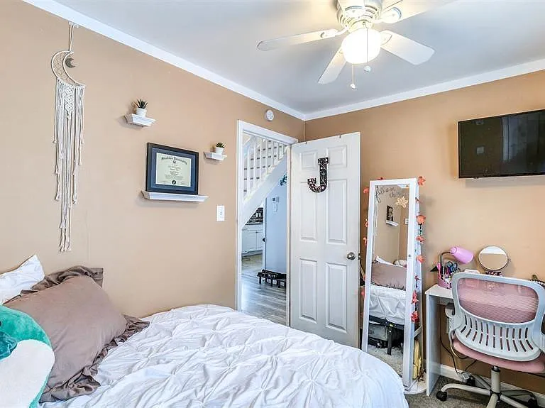 200 N Sacramento Ave #2 — Photo 8